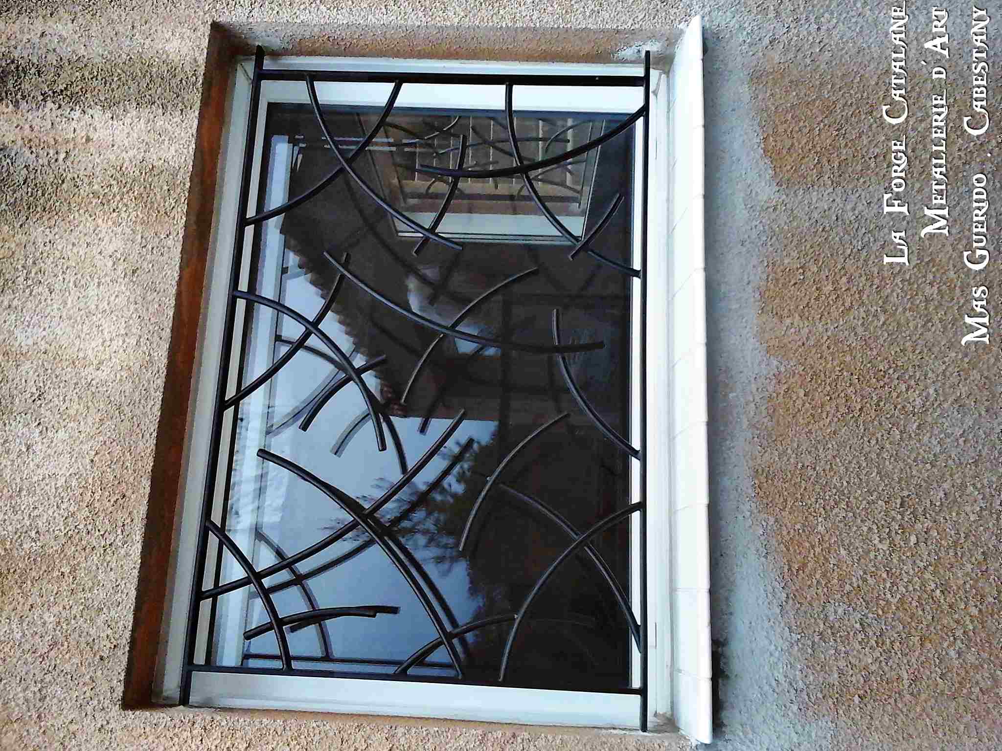 grille de protection fixe tige cintre entremele thermolaquage forge catalane.jpg